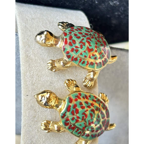Lovely Vintage Green & Red Enamel Turtle Screw-back Earrings Gold-tone - Picture 4 of 16